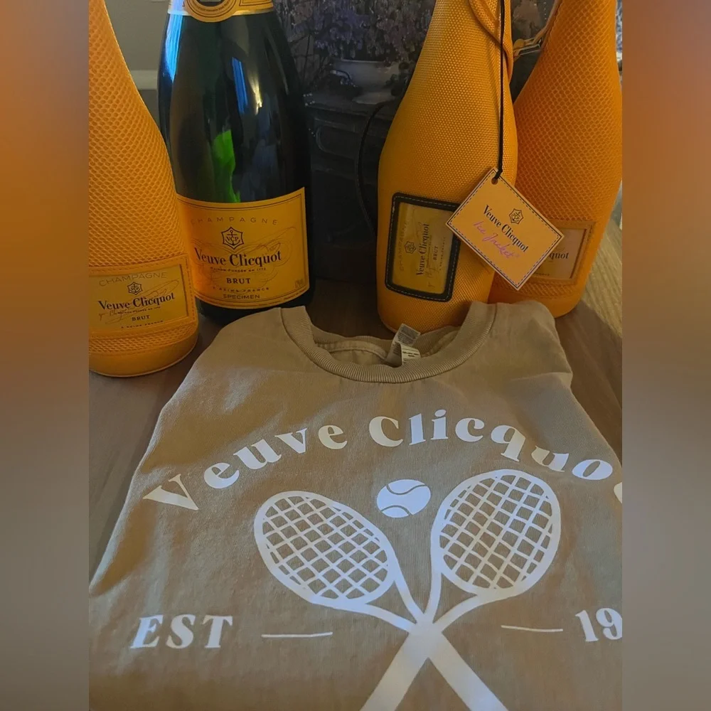 VEUVE CLICQUOT champagne tennis club sleeveless t-shirt size small πππππππΎπΎπΎπΎπΎπΎ - Picture 1 of 5